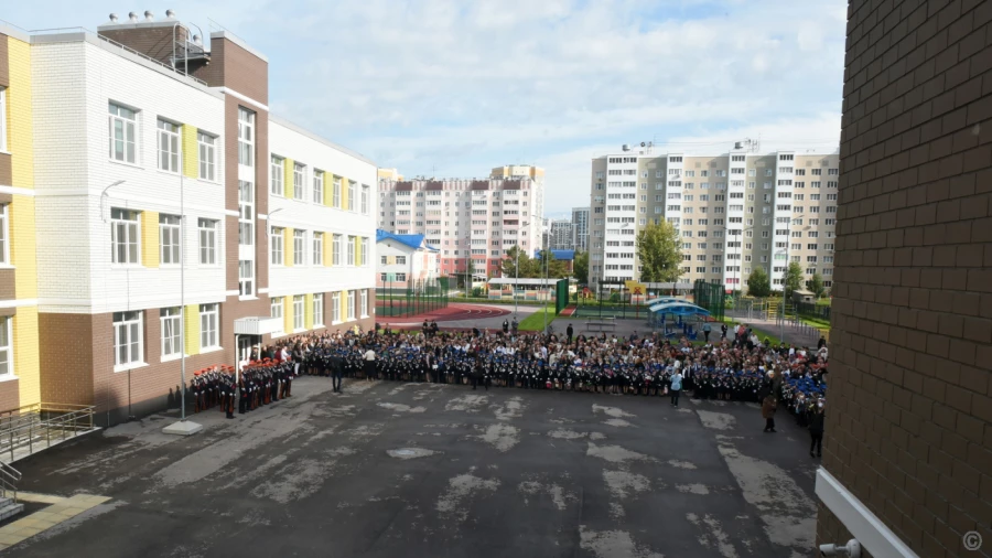 Торжественная линейка в день знаний в лицее № 52.