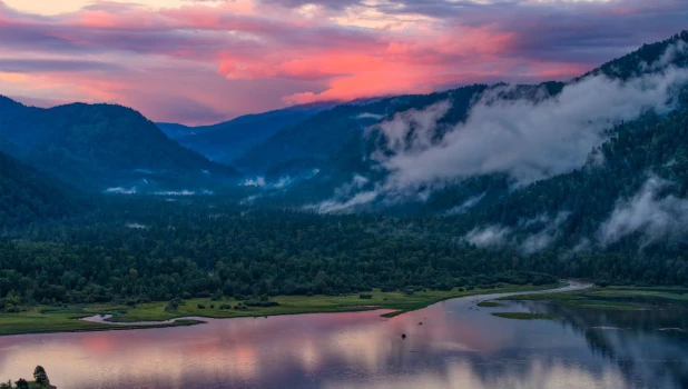 Закат на Телецком озере.