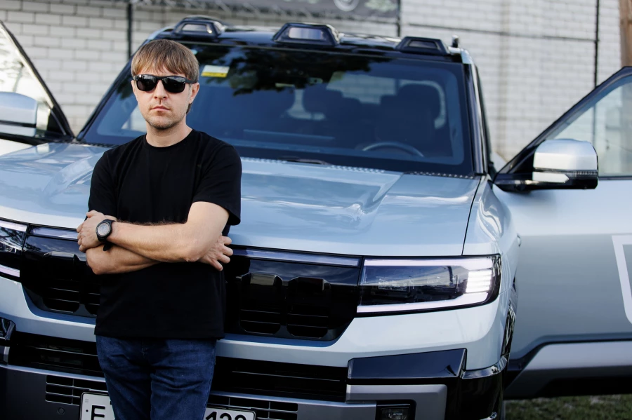 Презентация от салона премиальных китайских автомобилей VINcoder на Летней встрече предпринимателей. Барнаул, 2025 год.