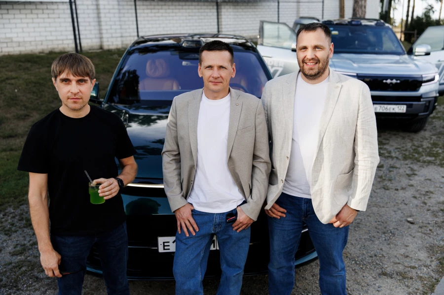 Презентация от салона премиальных китайских автомобилей VINcoder на Летней встрече предпринимателей. Барнаул, 2025 год.