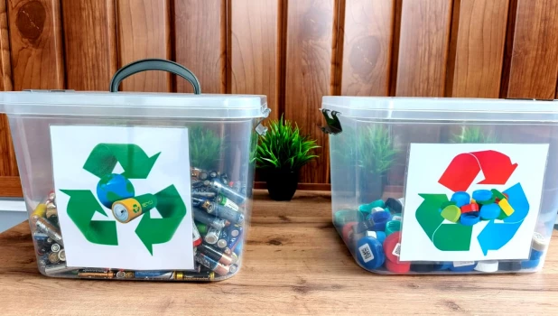 Начал работу пункт по приему использованных батареек и пластиковых крышек во фронт-офисе компании «Росводоканал Барнаул».