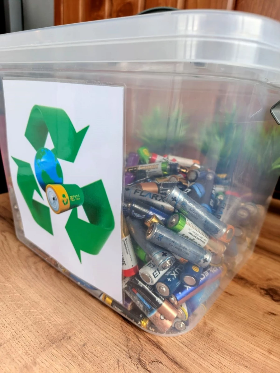 Начал работу пункт по приему использованных батареек и пластиковых крышек во фронт-офисе компании «Росводоканал Барнаул».