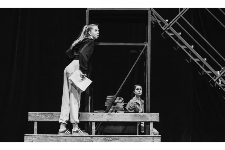 Репетиция спектакля «Чужой ребёнок».