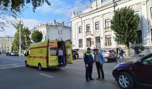 В Барнауле легковая машина сбила ребенка на велосипеде.