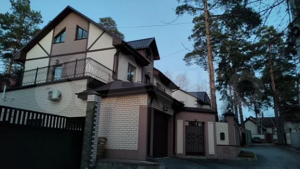 В Барнауле продают коттедж для «выращивания» чемпионов за 39,5 млн рублей.