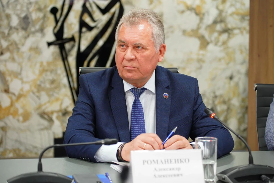 Александр Романенко.