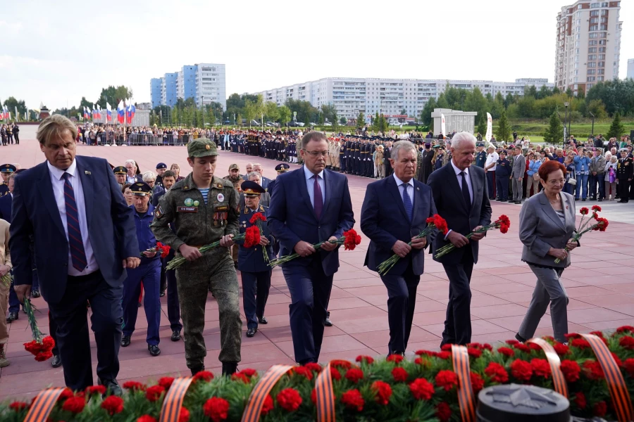 Церемония передачи земли с мест сражений Великой Отечественной войны.