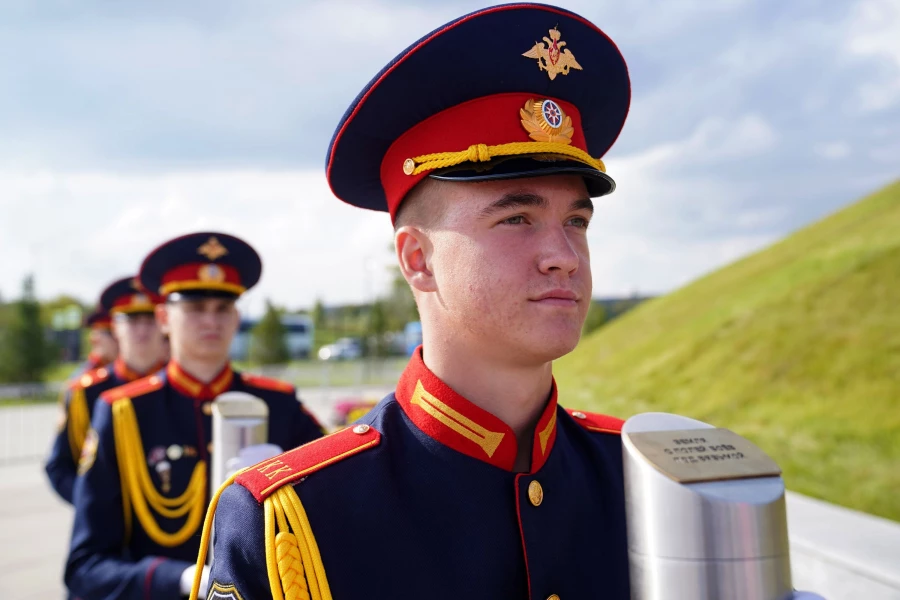 Церемония передачи земли с мест сражений Великой Отечественной войны.