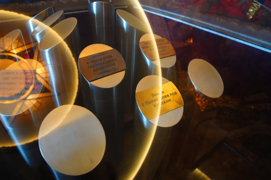 Капсулы с землей, собранной с мест крупных сражений Великой Отечественной войны.