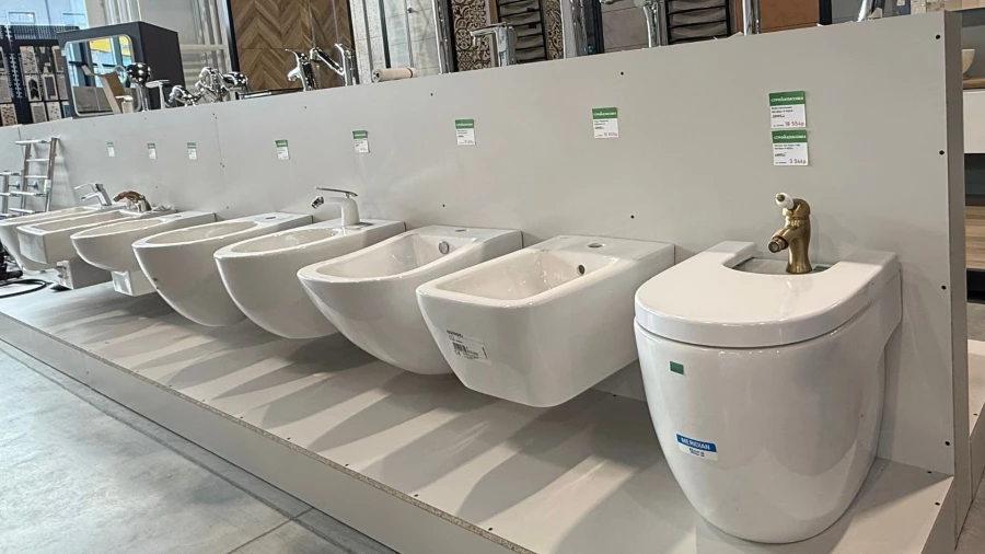 Сантехника в аутлете магазина «Стройклассика».*