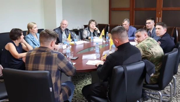 Пресс-конференция, организованная региональным отделением партии «Справедливая Россия — За правду».