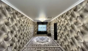 Коттедж с головокружительным эффектом продают в Барнауле за 20 млн рублей.