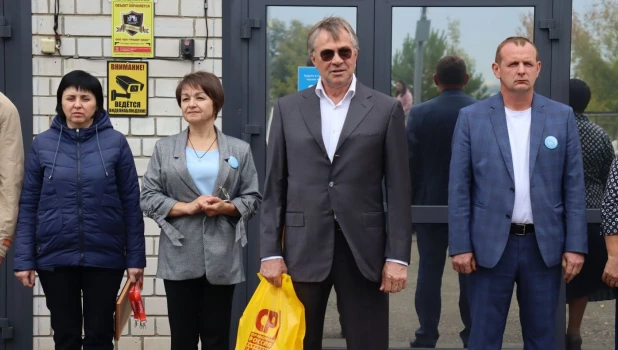 Школьники поселка Бельмесева получили именные стипендии депутата Госдумы Александра Терентьева.