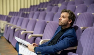 Дирижер Михаил Ракин.