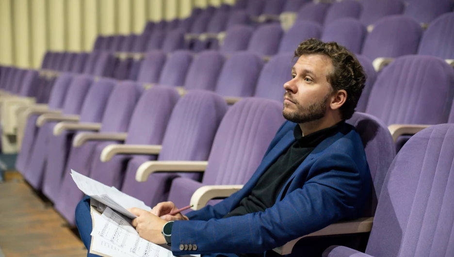 Дирижер Михаил Ракин.