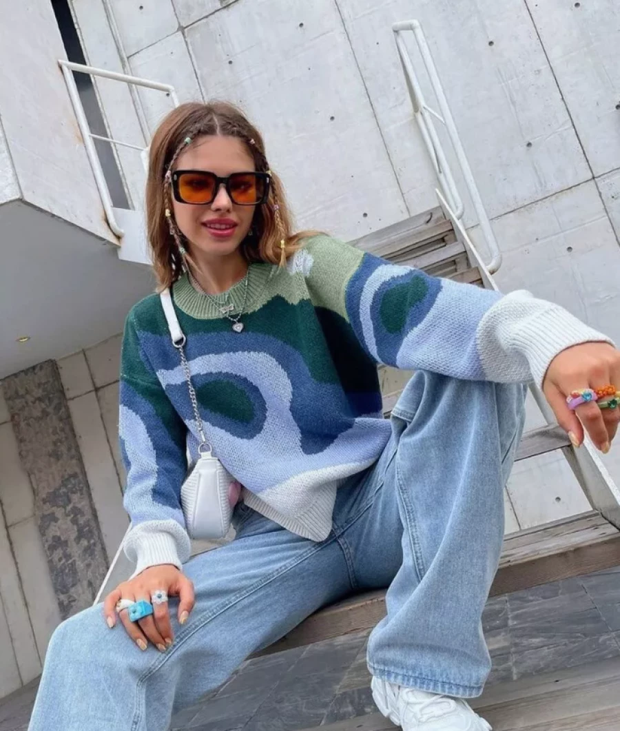 Свитер с принтом.