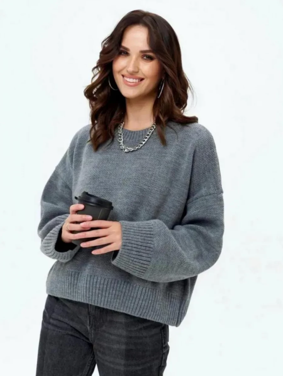 Вязаный минималистичный свитер