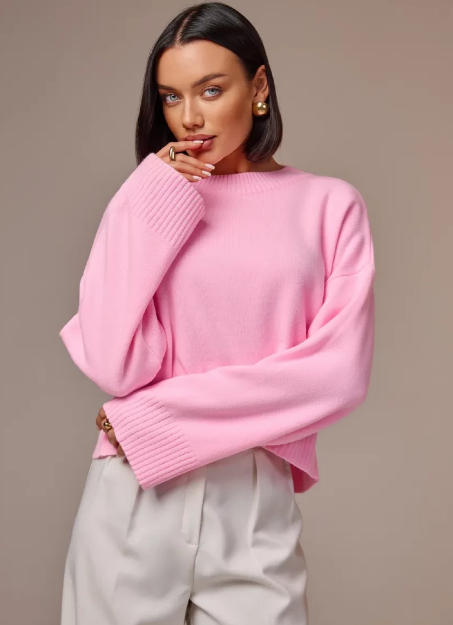 Вязаный минималистичный свитер