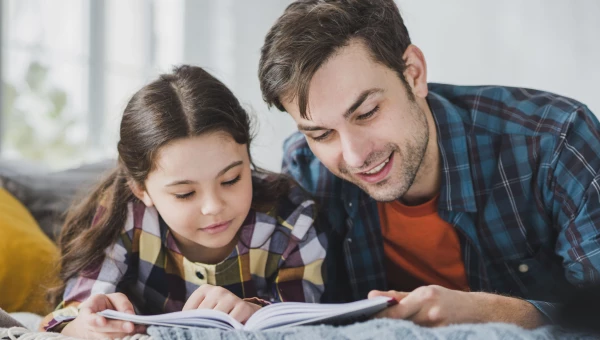 Чтение в кругу семьи.