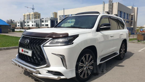 Белый и просторный Lexus LX570