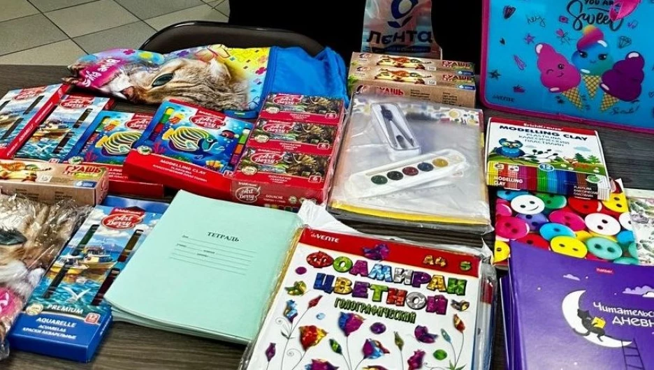 Волонтеры Совета молодых специалистов «Росводоканал Барнаул» помогли собрать детей в школу.