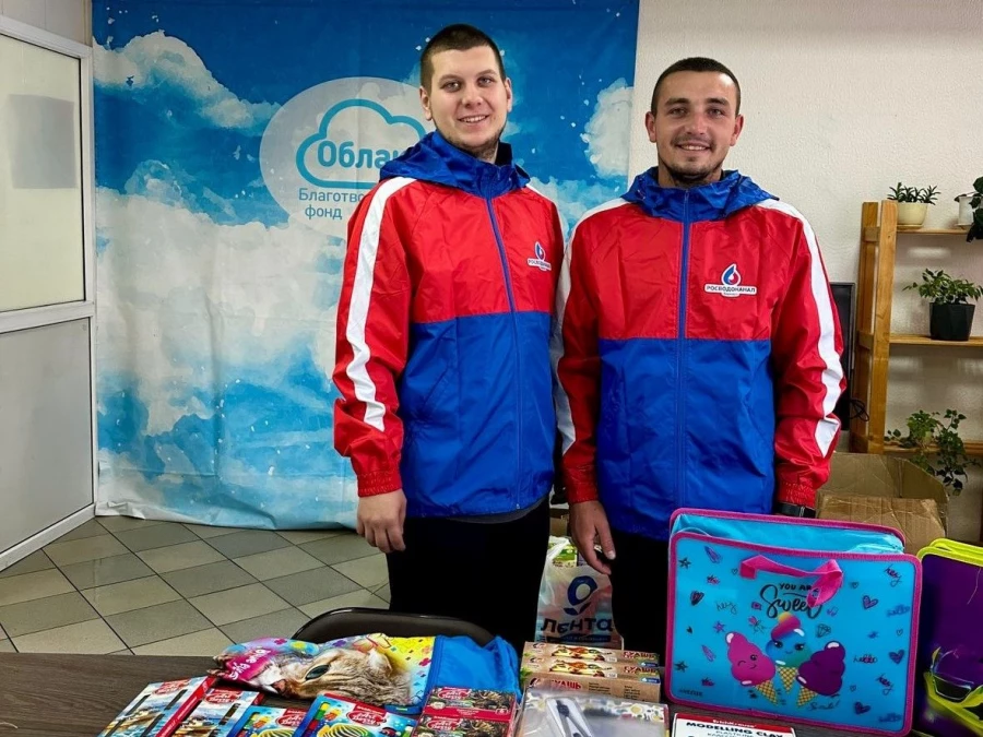 Волонтеры Совета молодых специалистов «Росводоканал Барнаул» помогли собрать детей в школу.