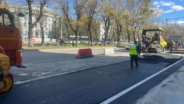 Работы над парковкой на Ленина 