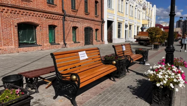 Лавочки на Мало-Тобольской заменят