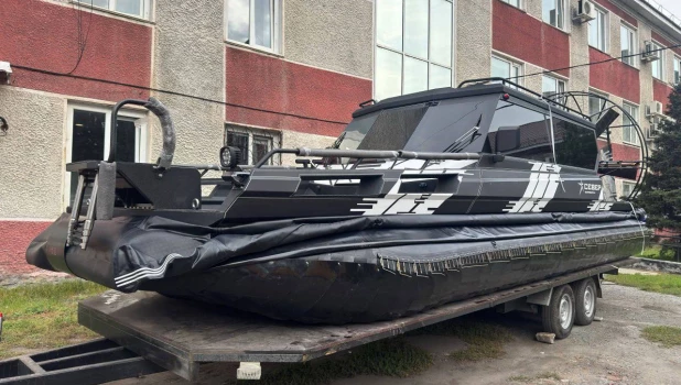 Купили аэролодку для жителей Алтая.