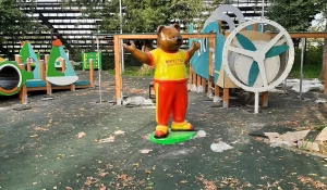 Новая площадка в Изумрудном парке.