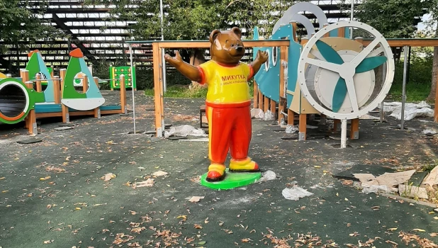 Новая площадка в Изумрудном парке.