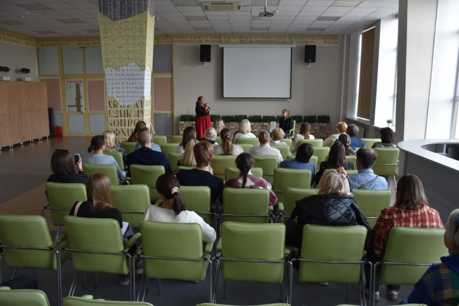 Презентация книги «Казнить себя нельзя, помиловать». Елена Старенкова