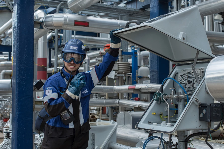 Омский нефтеперерабатывающий завод.