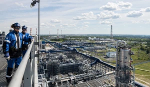 Омский нефтеперерабатывающий завод.