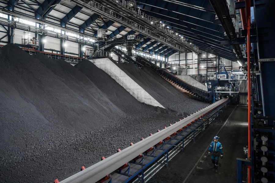 Омский нефтеперерабатывающий завод.