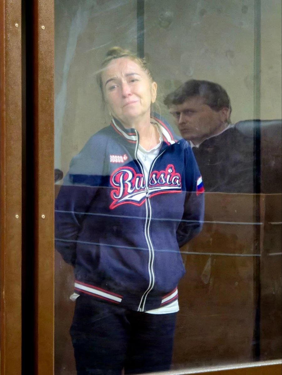 Женища на заседании суда по делу о смертельном травмировании пешехода на тротуаре.