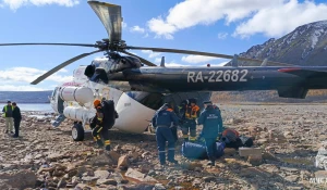 Спасатели вытащили тела трех погибших геологов из озера Амудиса.