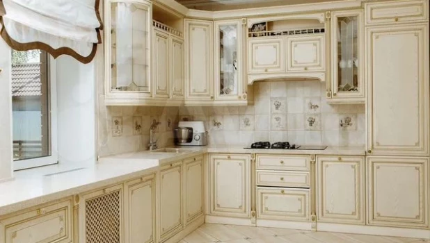 В Барнауле продают коттедж за 30 млн рублей.