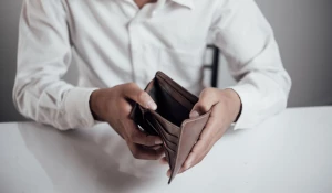 Человек с пустым кошельком.