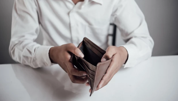 Человек с пустым кошельком.