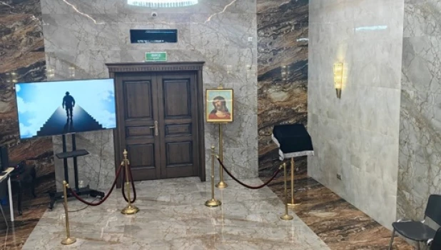 Новосибирский крематорий введет виртуального ведущего похорон на базе ИИ.