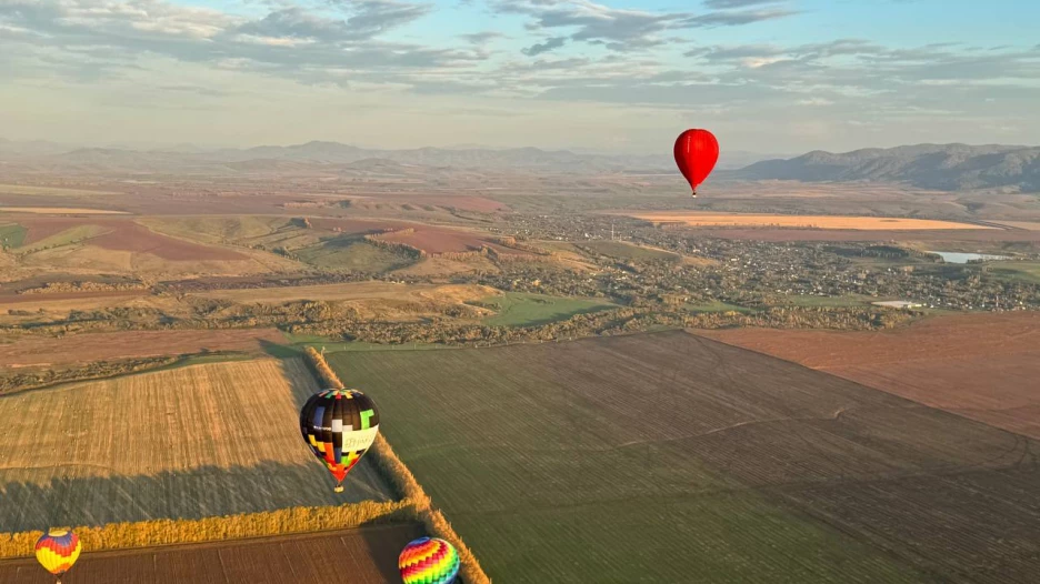 На Алтае засняли старт фестиваля воздухоплаванья «Взлет Алтай».