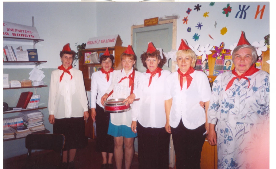 На юбилее ветерана библиотечного труда Веревкиной Марии Егоровны. 2004 год.