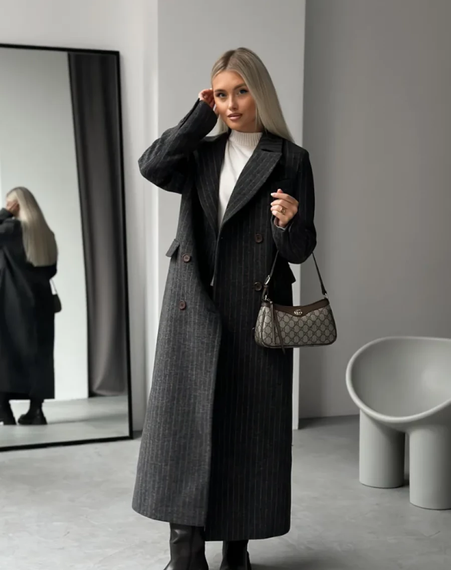 Пальто в пол.