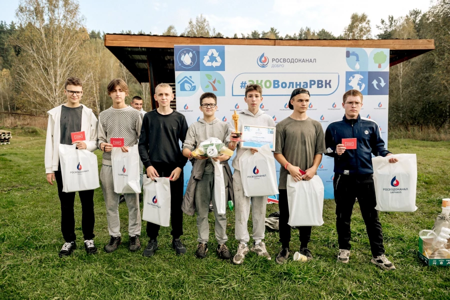 По итогам соревновательного экосубботника первое место заняла команда Алтайского транспортного техникума.