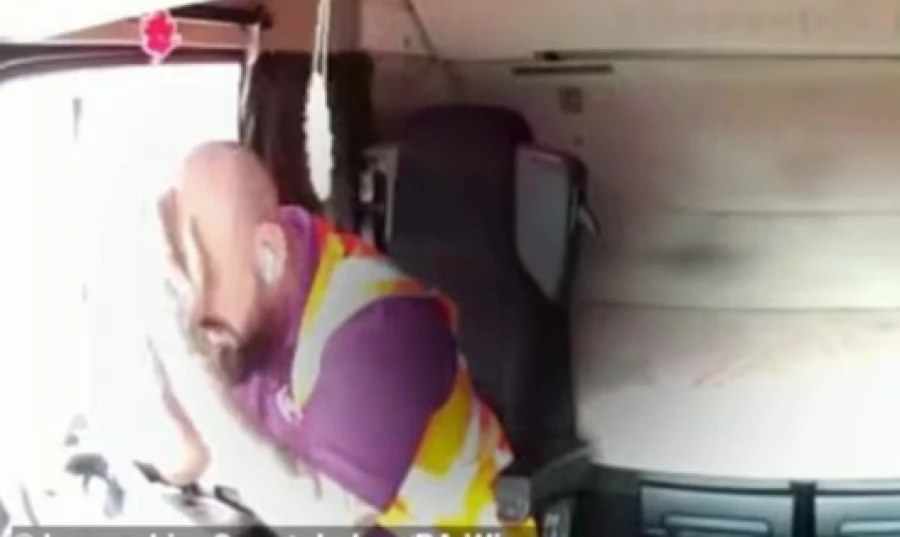 Дальнобойщик устроил смертельную аварию.