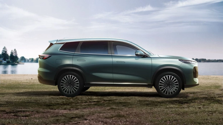 Tenet T8 — современный семиместный кроссовер.