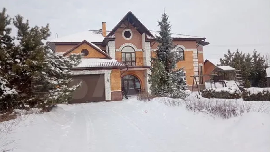 В Алтайском крае продают коттедж за 28,5 млн рублей.