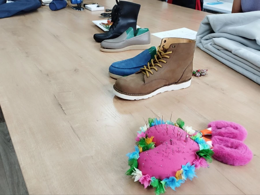 Совместная коллекция. Одежда. Модельер. Обувщик. Обувь