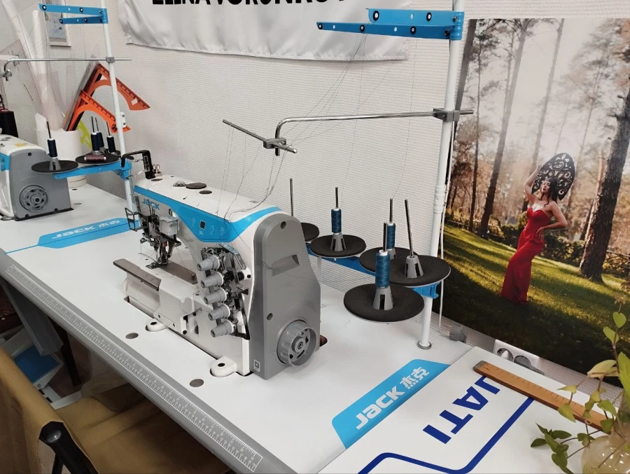 Совместная коллекция. Одежда. Модельер. Обувщик. Обувь